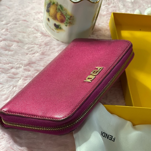 Fendi zip around wallet - Picture 4 of 7